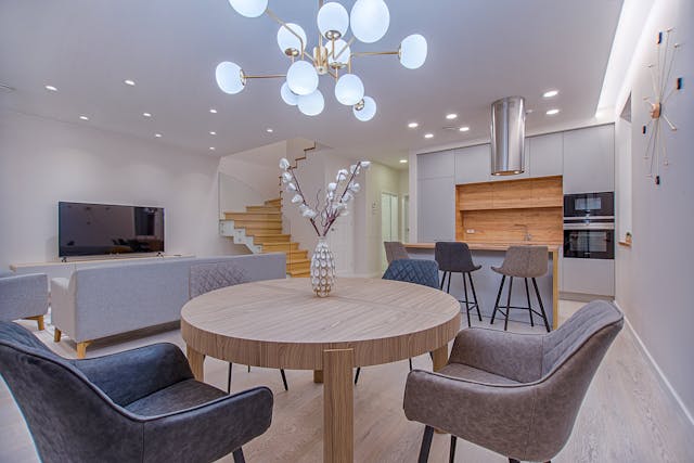 well%20lit%20kitchen%20table